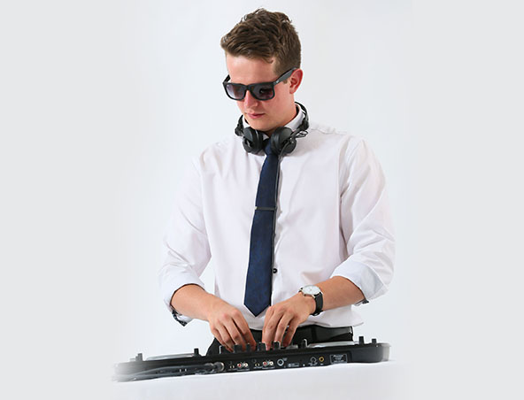 Wedding DJ Aaron - Melbourne Djs - Disc Jockey